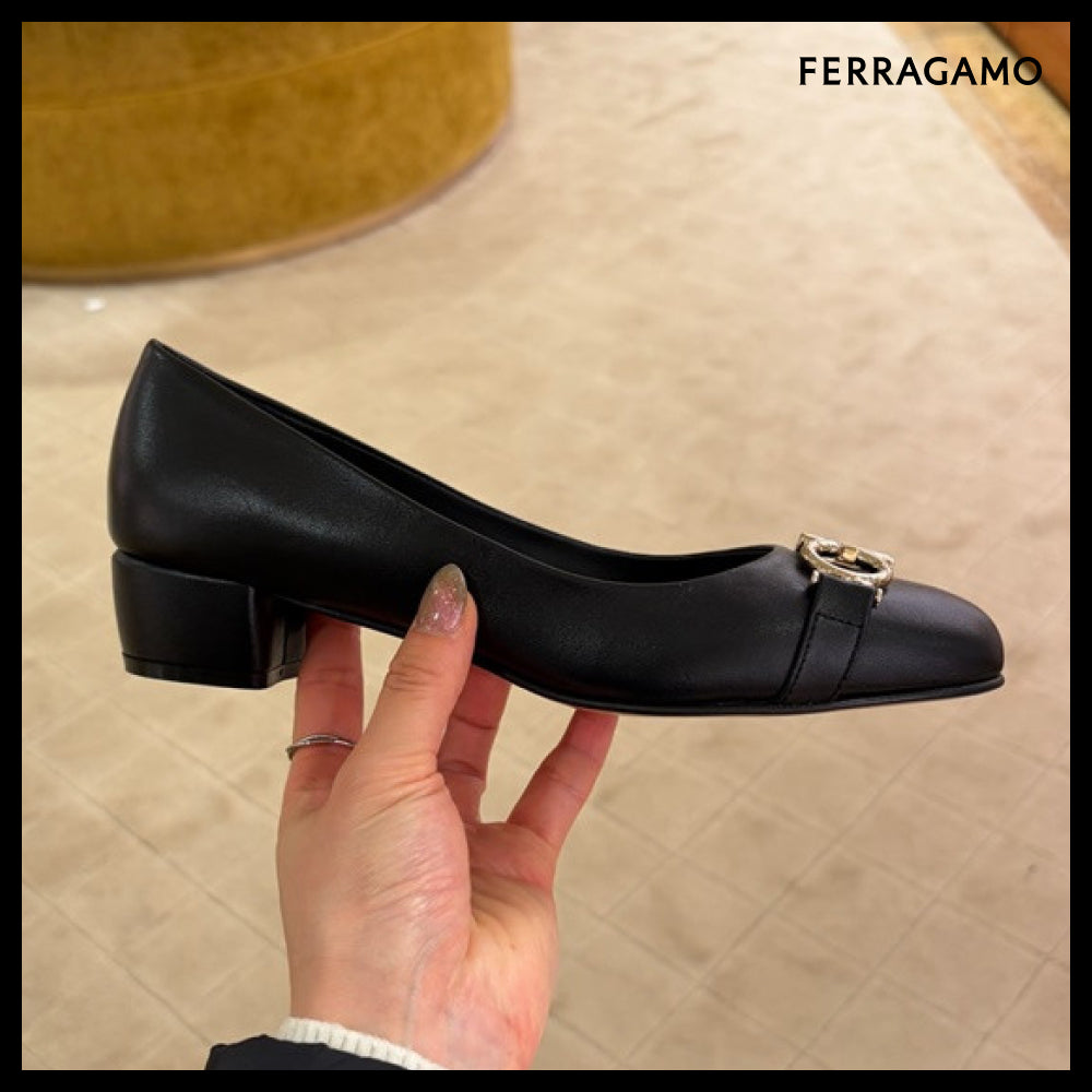 【FERRAGAMO】GARDA 30 NEW GANCINI LEATHER PUMPS BLACK
