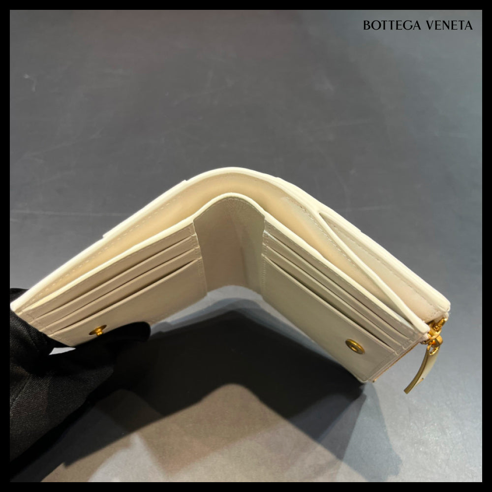 【BOTTEGA VENETA】INTRECCIATO LEATHER BI-FOLD WALLET