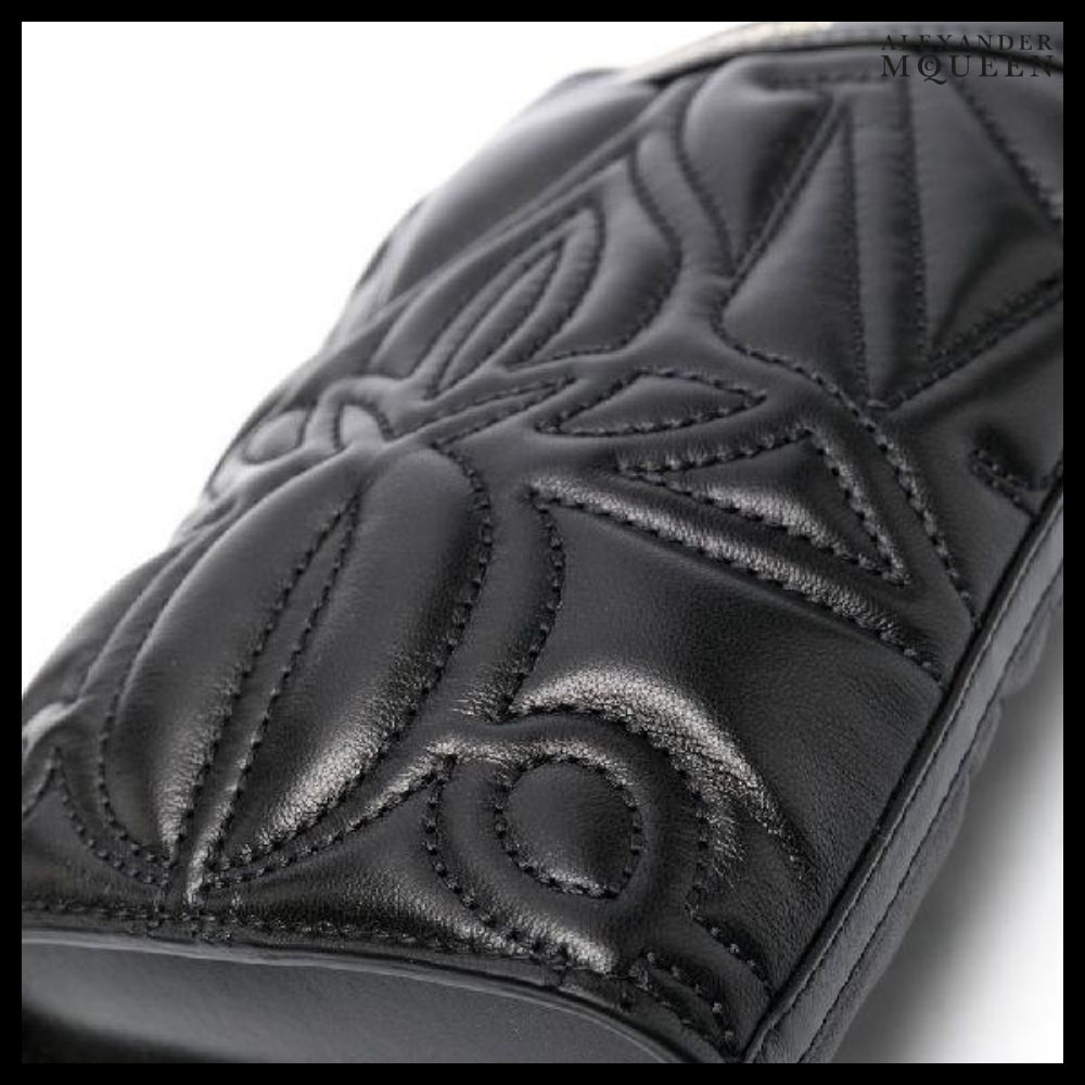 【Alexander Mcqueen】Logo Embossed Bow Chain Bag Black