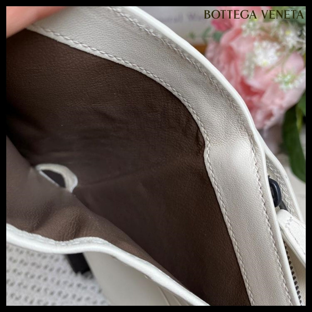 【BOTTEGAVENETA】Intrecciato Zip Coin Medium Wallet