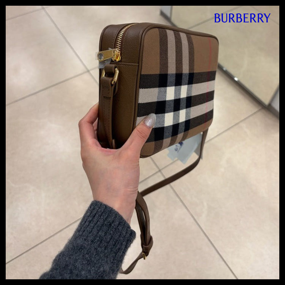 【Burberry】New House Check Leather Large Camera Bag Earth
