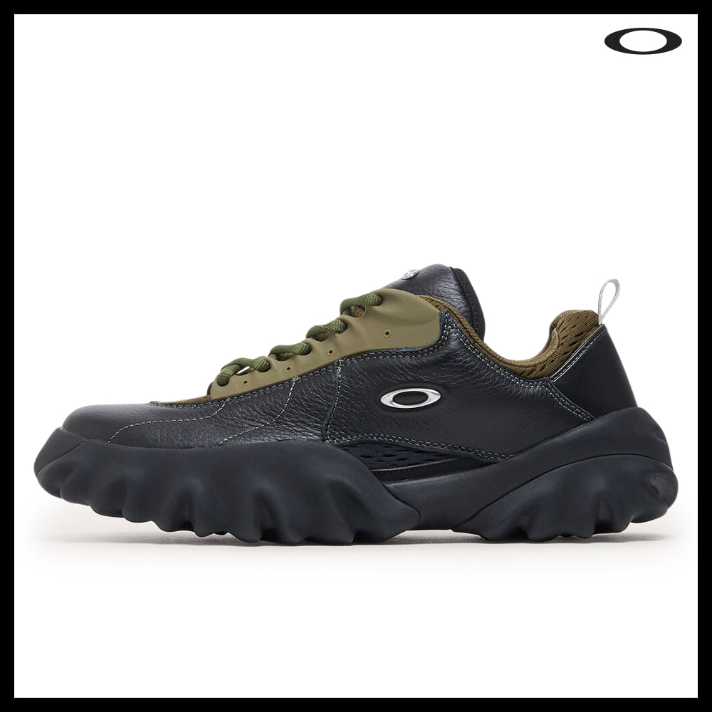 【OAKLEY】FACTORY TEAM FULL GRAIN LEATHER CHOPSAW