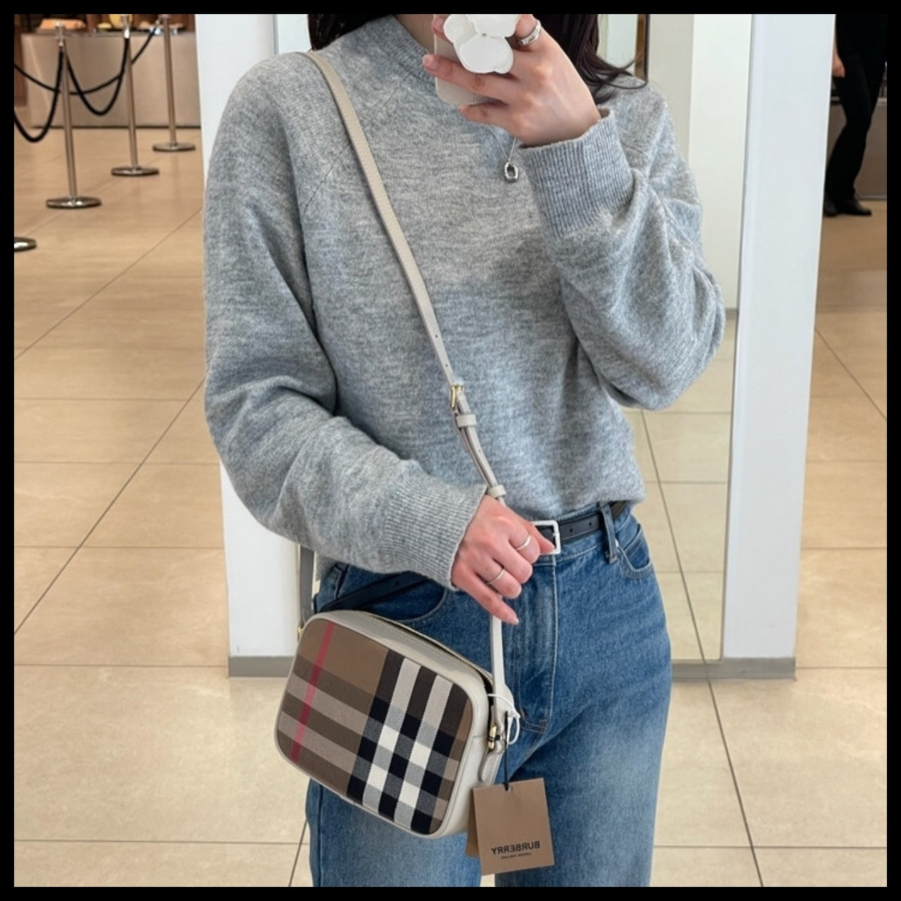 【Burberry】House Check Leather Small Camera Bag Limestone
