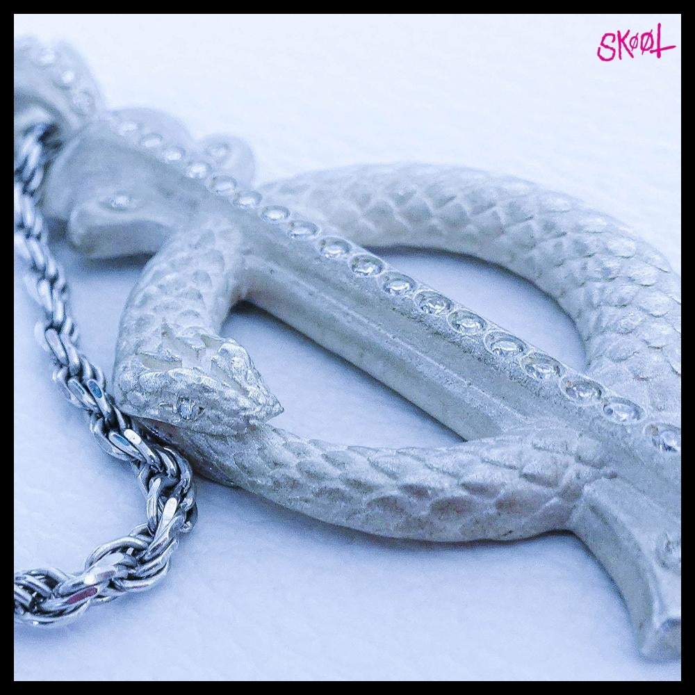 【SKOOT】White Snake Necklace