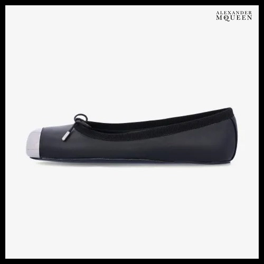 【Alexander Mcqueen】Metal-Toe Leather Flat Shoes Black