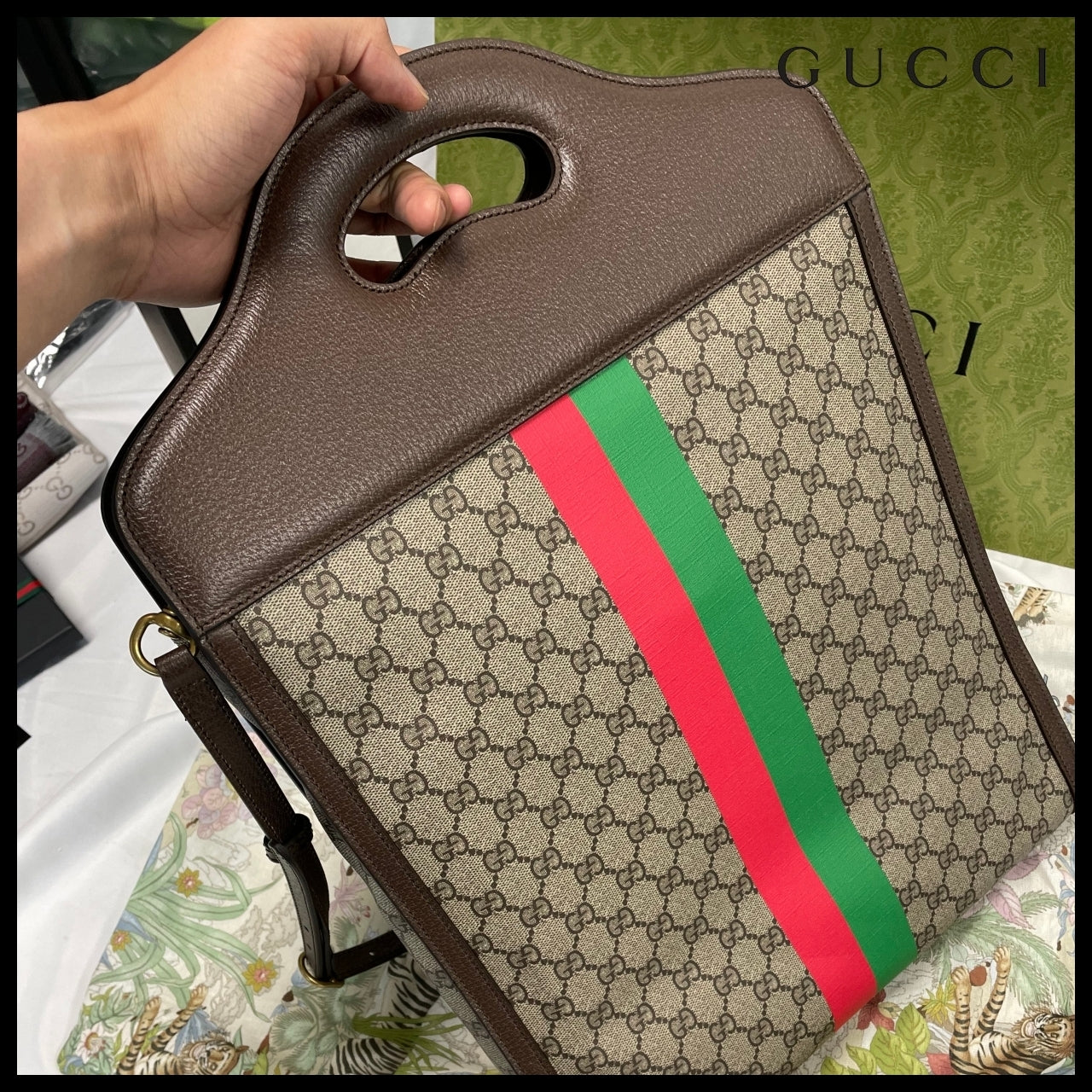 【GUCCI】Tiger Print Two Web Stripe Tote Bag
