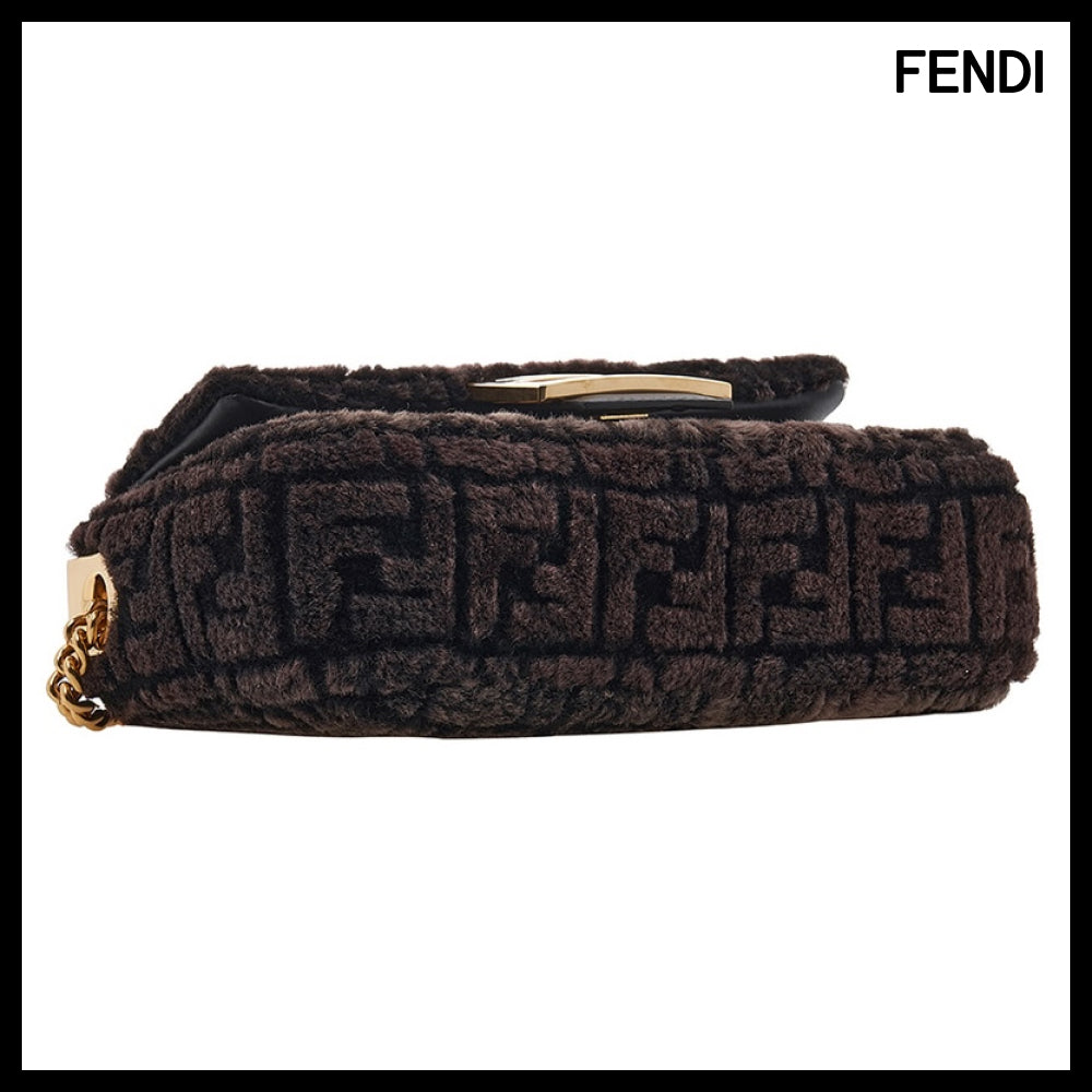 【FENDI】Women's Chain Baguette Bag
