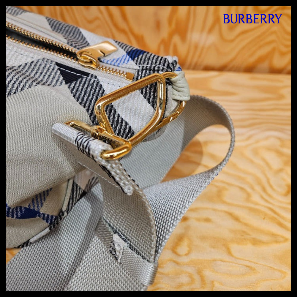 【Burberry】Women's MD Shield Messenger Shoulder Bag