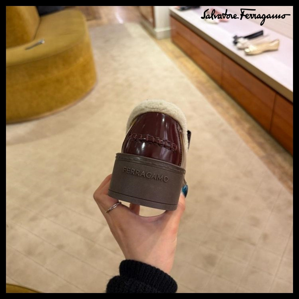 【FERRAGAMO】MIRTY FUR VARA BOW SHEARLING LOAFERS BURGUNDY