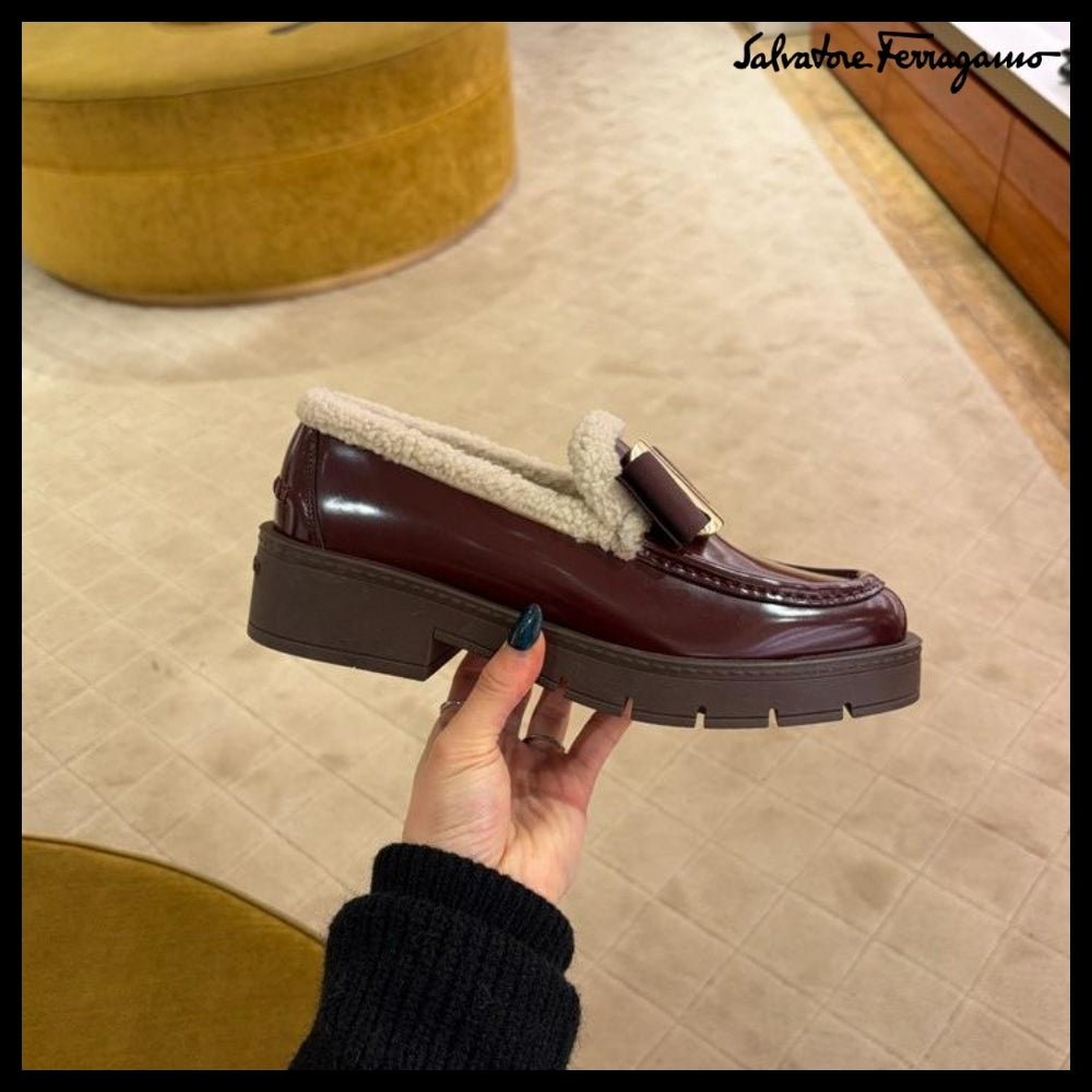 【FERRAGAMO】MIRTY FUR VARA BOW SHEARLING LOAFERS BURGUNDY