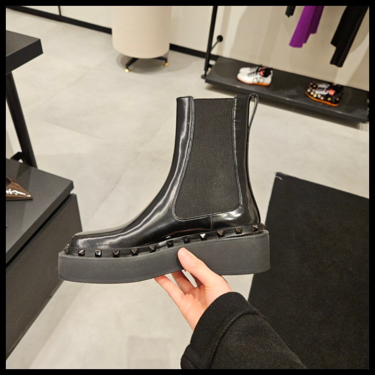 【Valentino】Women’s Rockstud leather Chelsea boots black