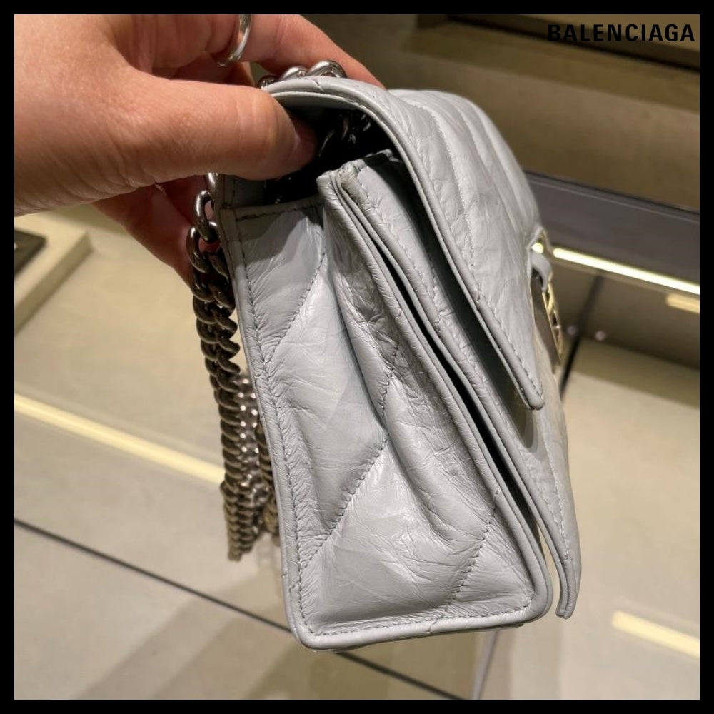 【BALENCIAGA】B Logo Quilted Calf Crush Small Chain Shoulder