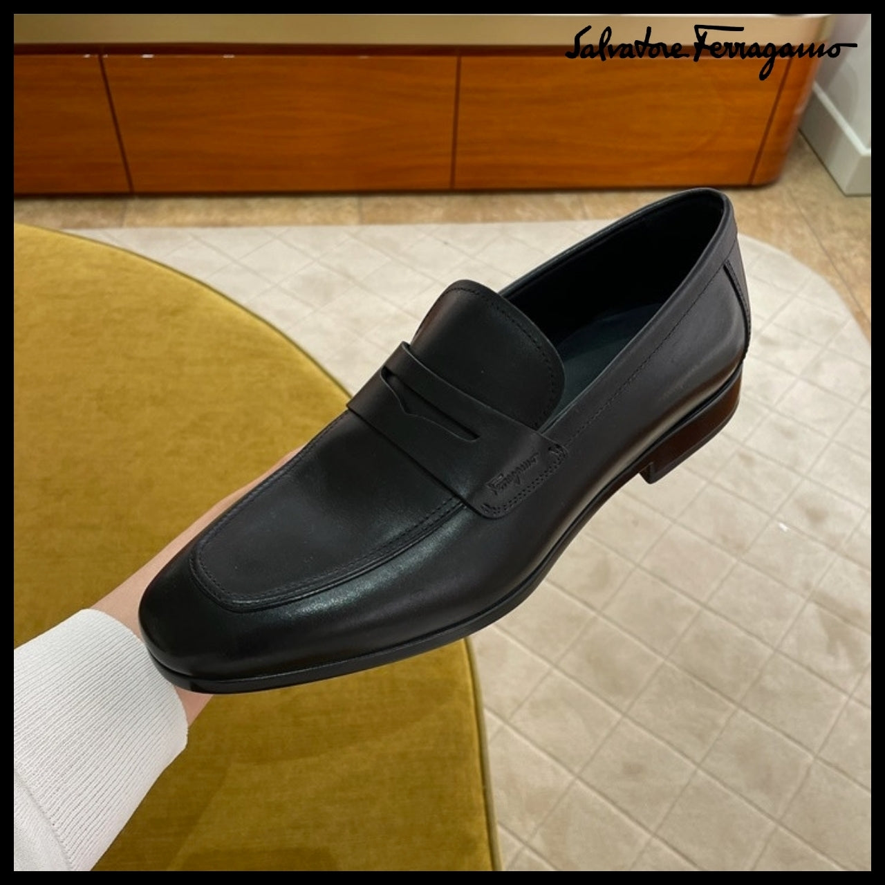 【FERRAGAMO】GRAY LEATHER PENNY LOAFERS BLACK