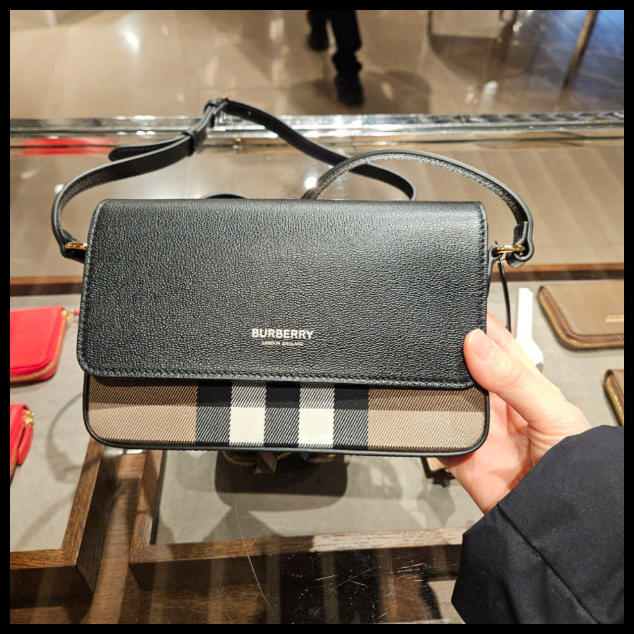 【Burberry】New Hampshire Leather Crossbody Bag Black