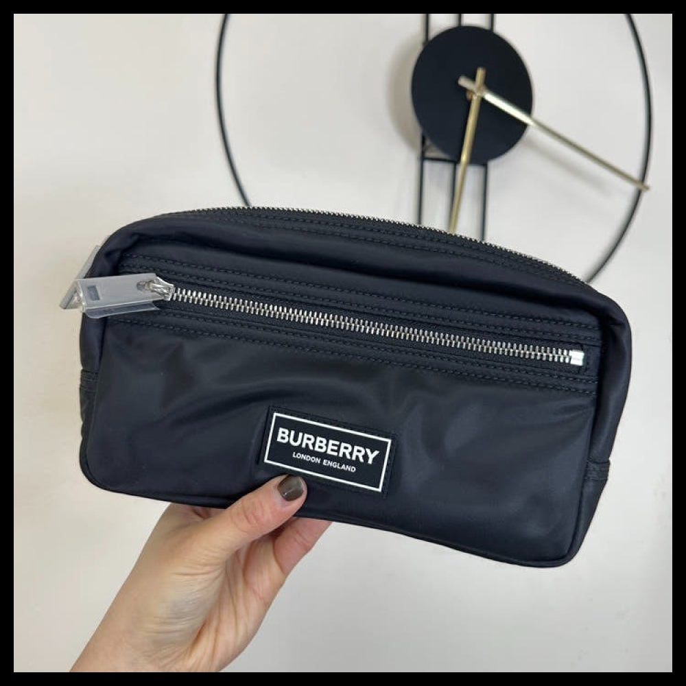 【Burberry】Wilton Logo Small Nylon Pouch Black