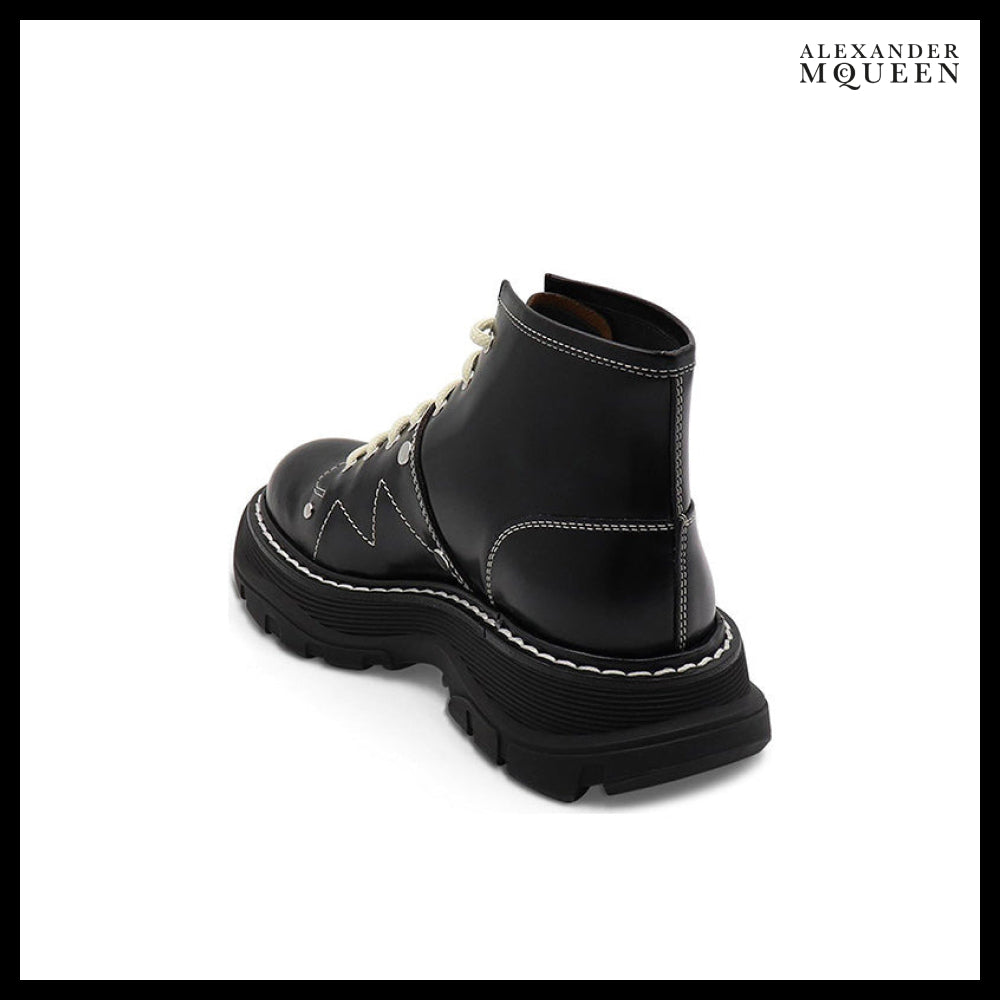 【Alexander Mcqueen】Tread Lace-Up Boots in Black/Silver