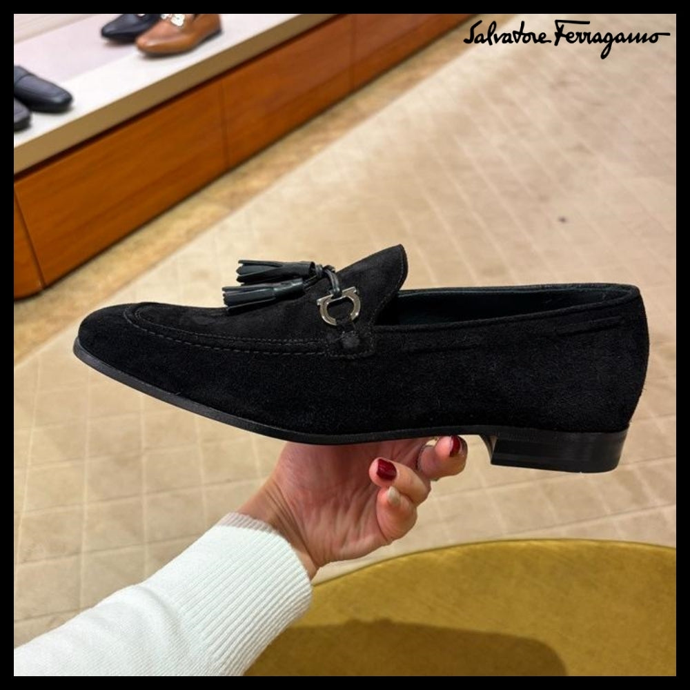 【FERRAGAMO】BASILEA 2 GANCINI TASSEL SUEDE LOAFERS BLACK