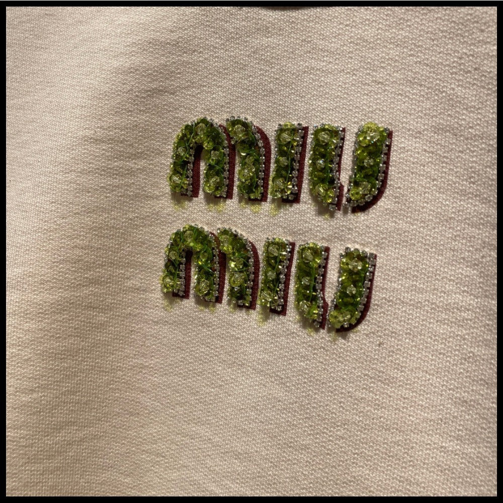 【MiuMiu】ビーズ刺繍ロゴ フェルパコットン スウェットシャツ