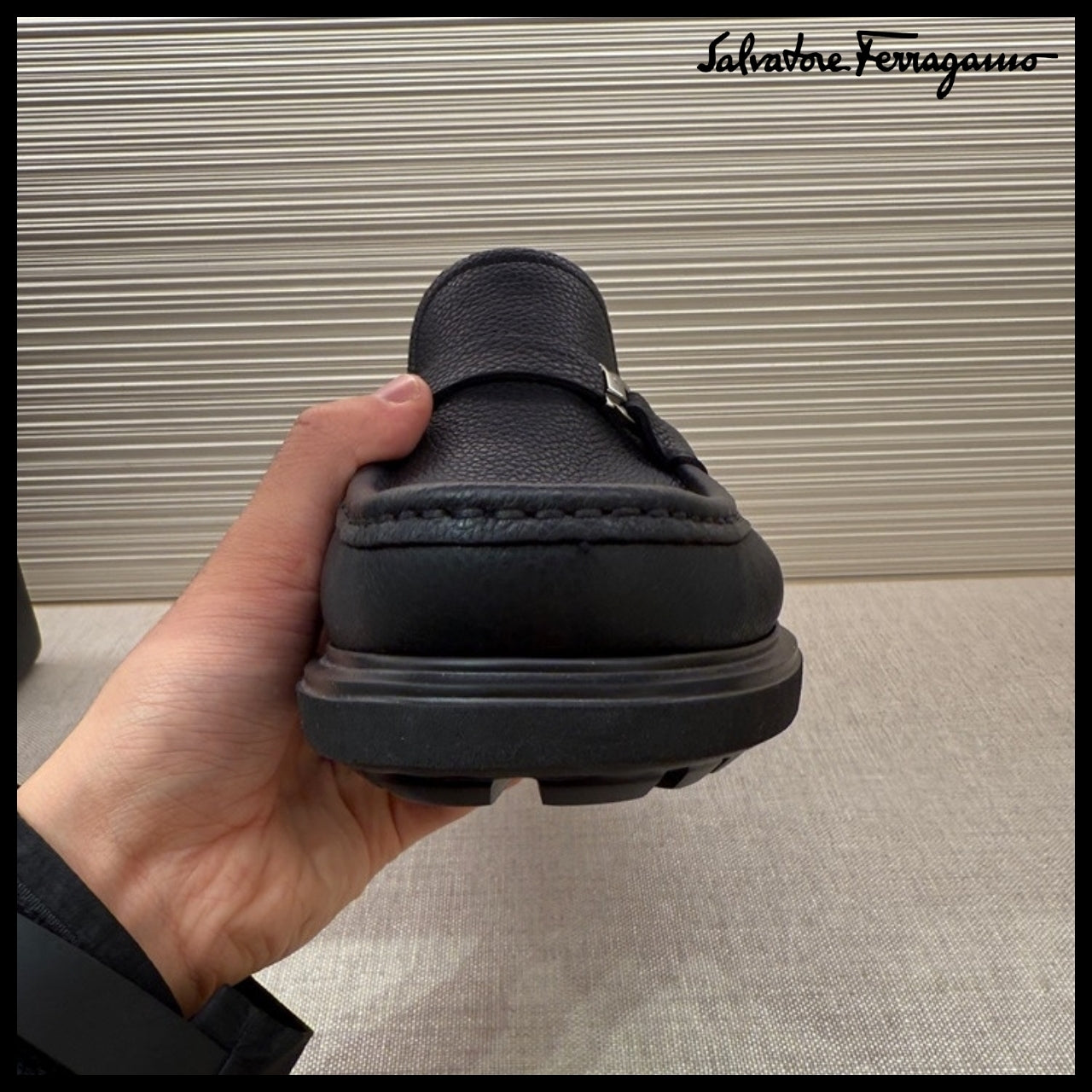 【FERRAGAMO】GALLAGHER MINI GANCINI GRAIN LOAFERS BLACK