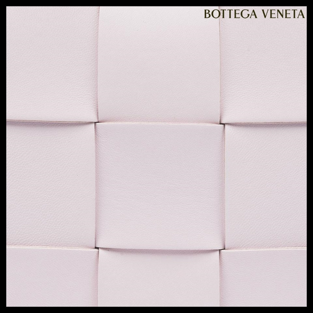 【BOTTEGA VENETA】Lambskin Leather Cassette Bag Bliss Washed