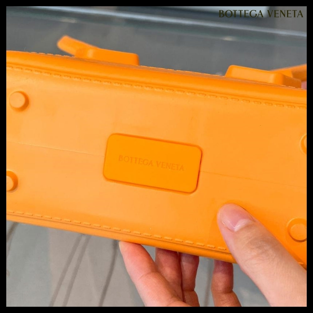 【BOTTEGA VENETA】Arco Rubber Small Tote Bag Tangerine
