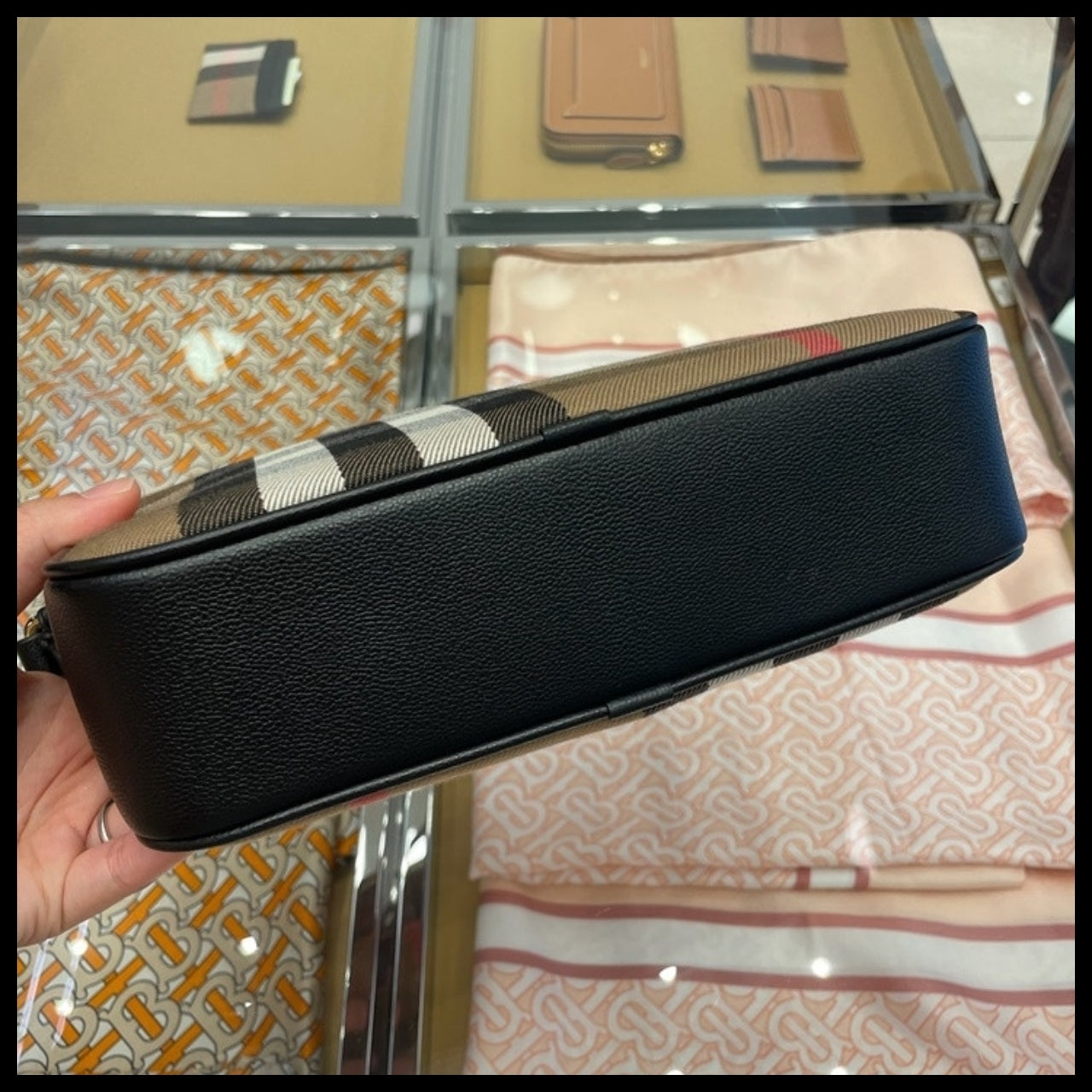 【BURBERRY】House Check Camera Bag Black