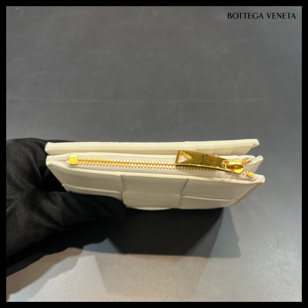 【BOTTEGA VENETA】INTRECCIATO LEATHER BI-FOLD WALLET