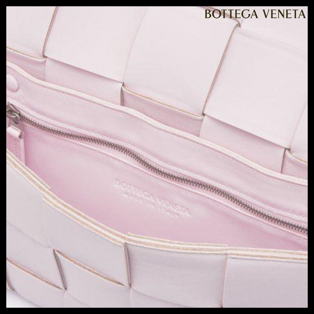 【BOTTEGA VENETA】Lambskin Leather Cassette Bag Bliss Washed
