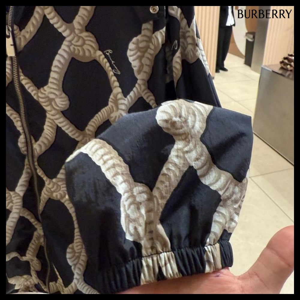 【Burberry】Knot Print Nylon Hooded Jacket Magnet