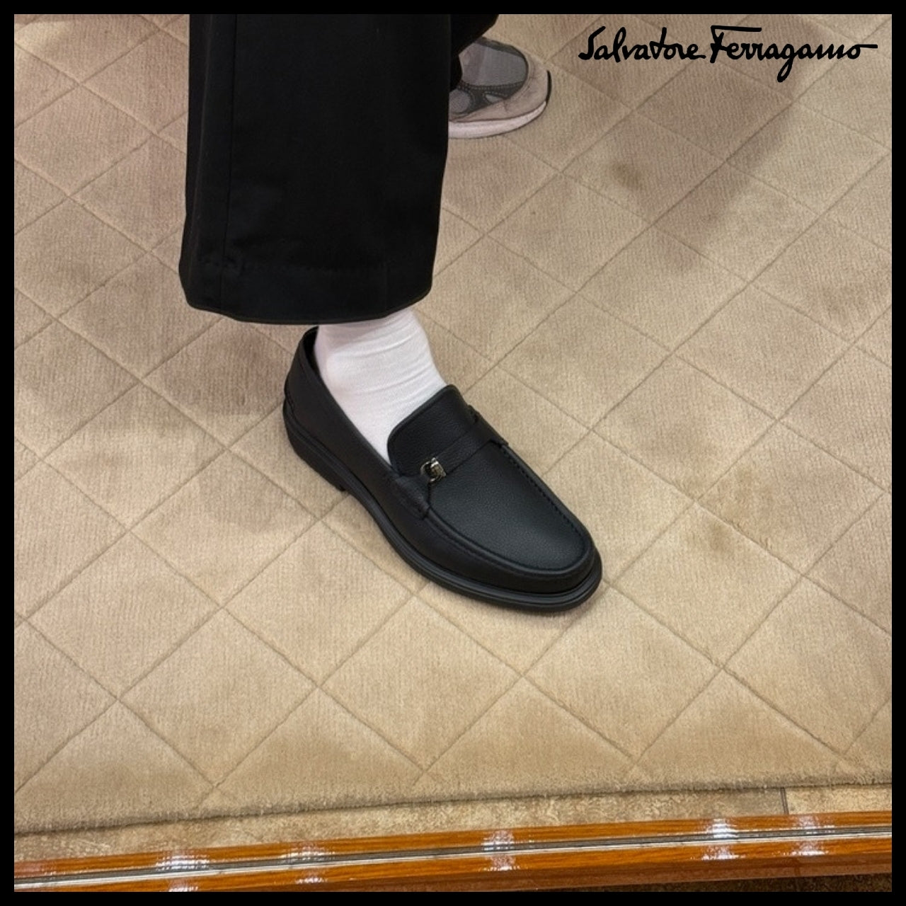 【FERRAGAMO】GALLAGHER MINI GANCINI GRAIN LOAFERS BLACK