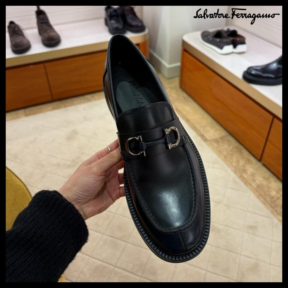 【FERRAGAMO】GLOBO DOUBLE GANCINI LEATHER LOAFERS NAVY