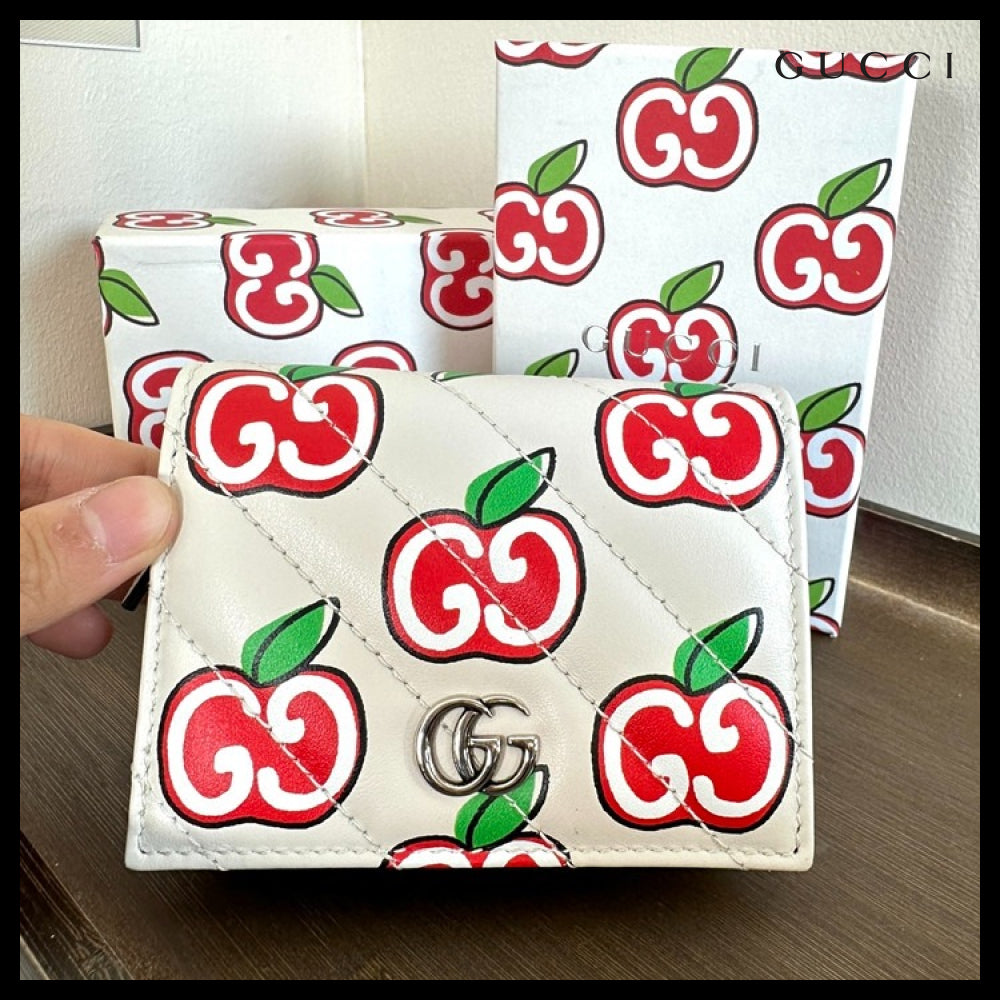 【GUCCI】GG Marmont Apple Print Quilted Coin Pocket Wallet