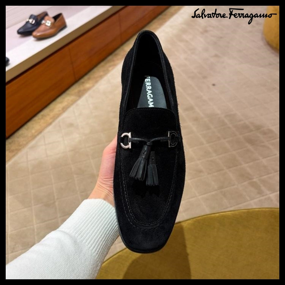 【FERRAGAMO】BASILEA 2 GANCINI TASSEL SUEDE LOAFERS BLACK