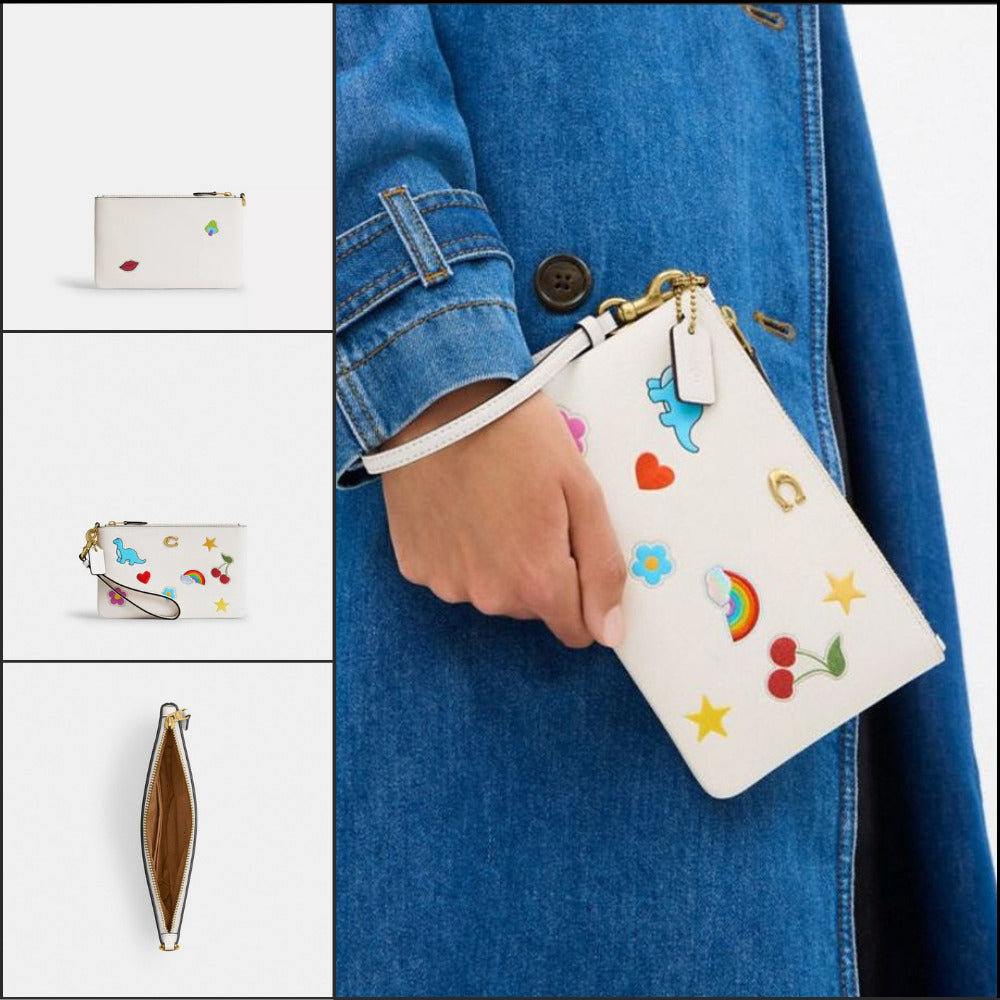 【Coach】Essential small wristlet with sticker print