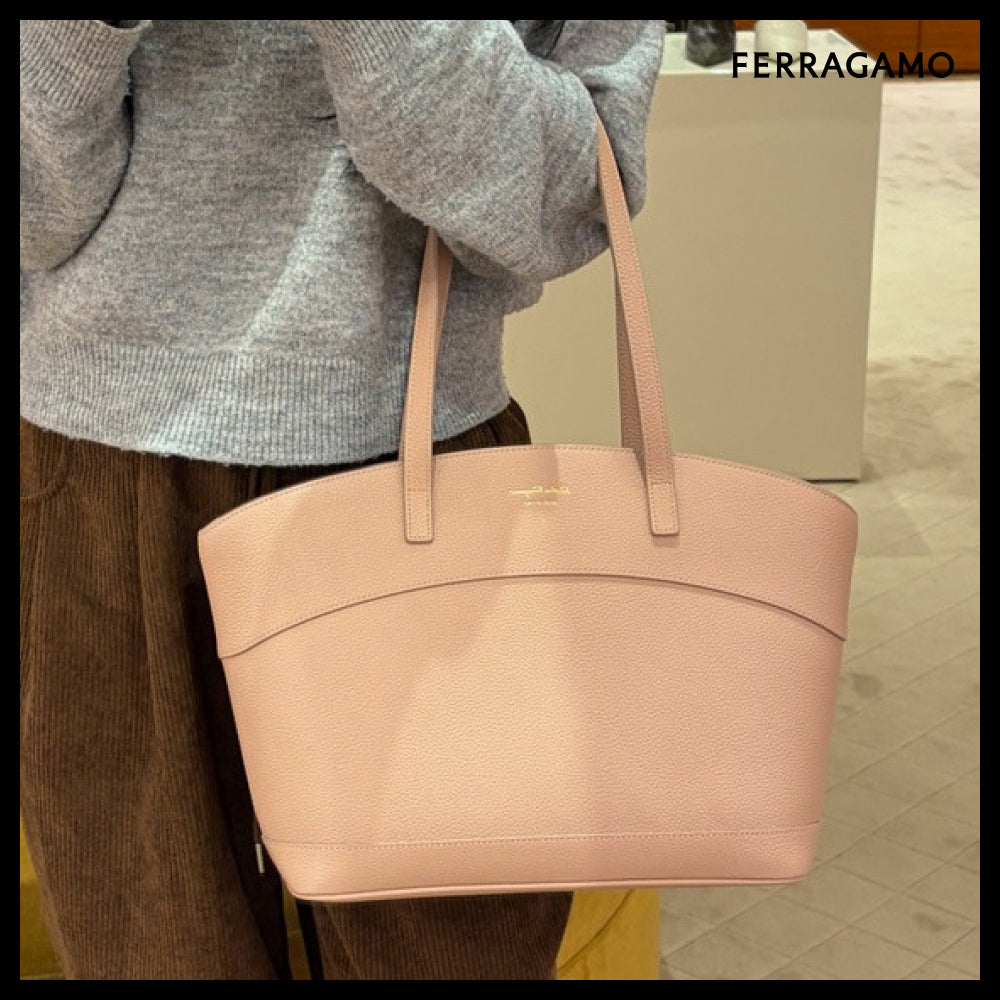 【FERRAGAMO】CHARM LOGO LEATHER MEDIUM TOTE BAG PINK BEIGE