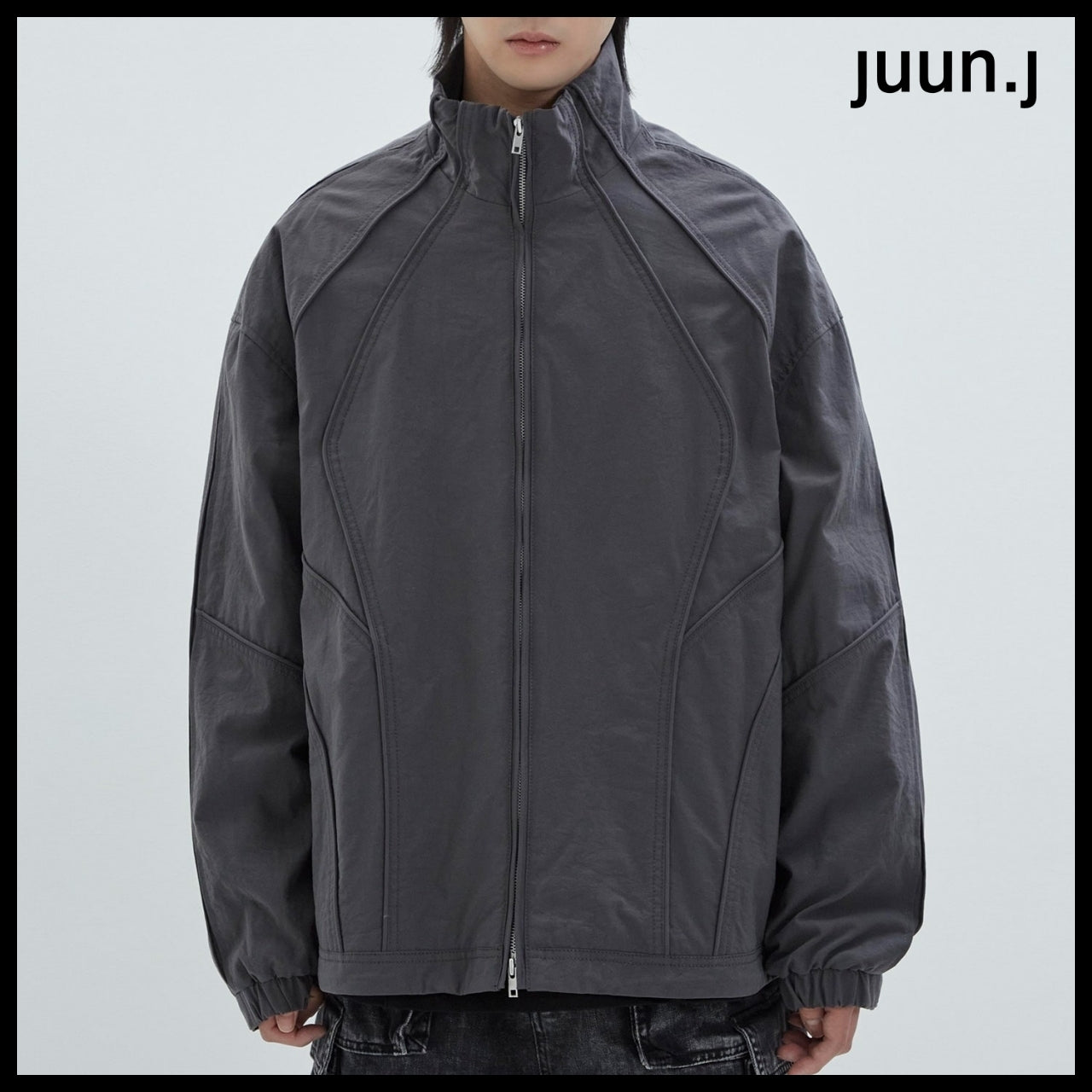 【JUUN.J】Curved Cut Design Stand Collar Jumper Grey