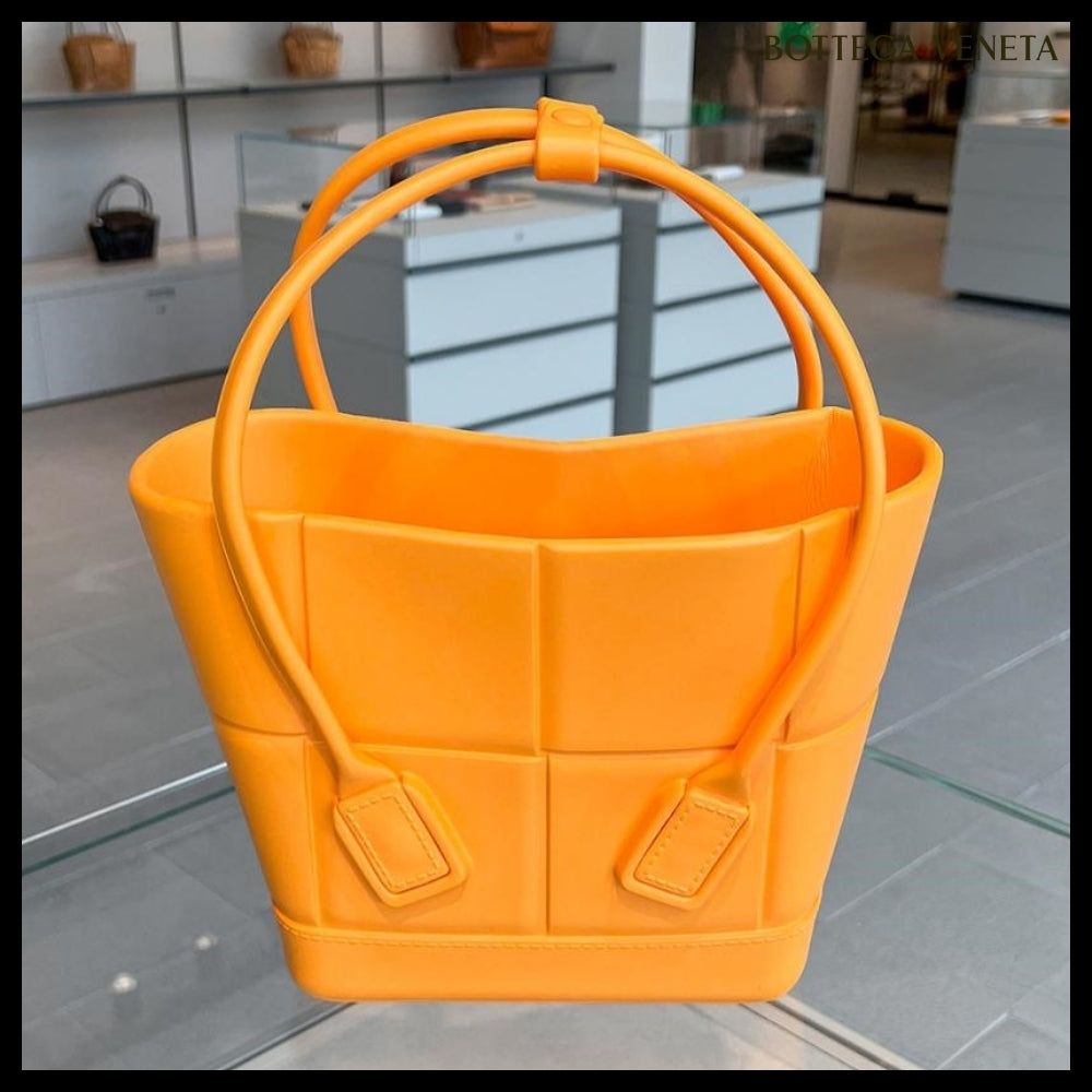 【BOTTEGA VENETA】Arco Rubber Small Tote Bag Tangerine