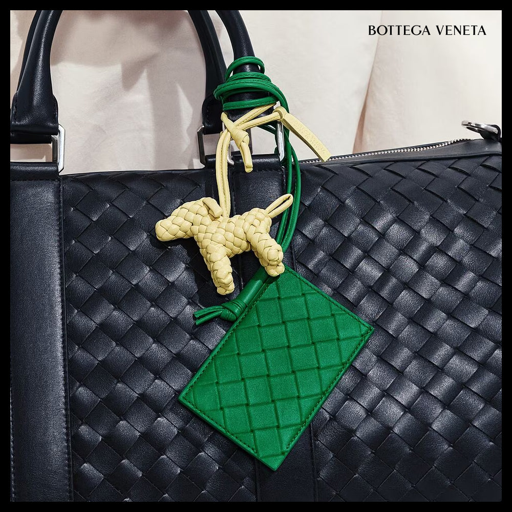 【BOTTEGA VENETA】Intrecciato Stamp Badge Holder 4 Colors