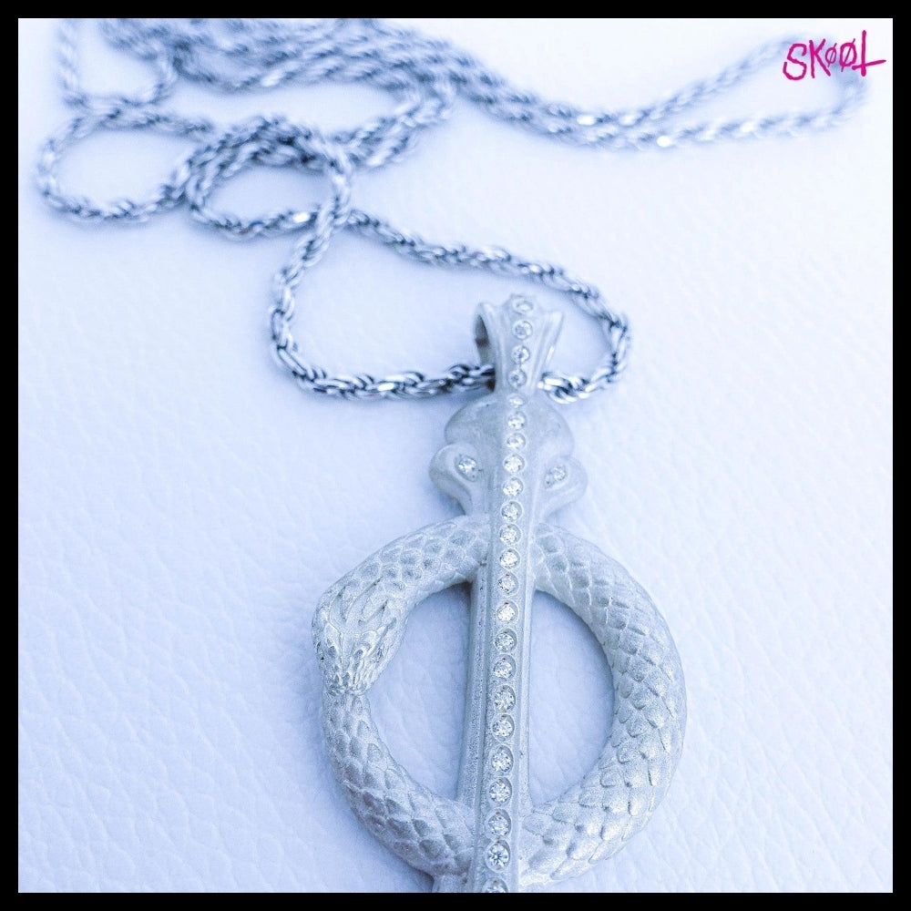 【SKOOT】White Snake Necklace