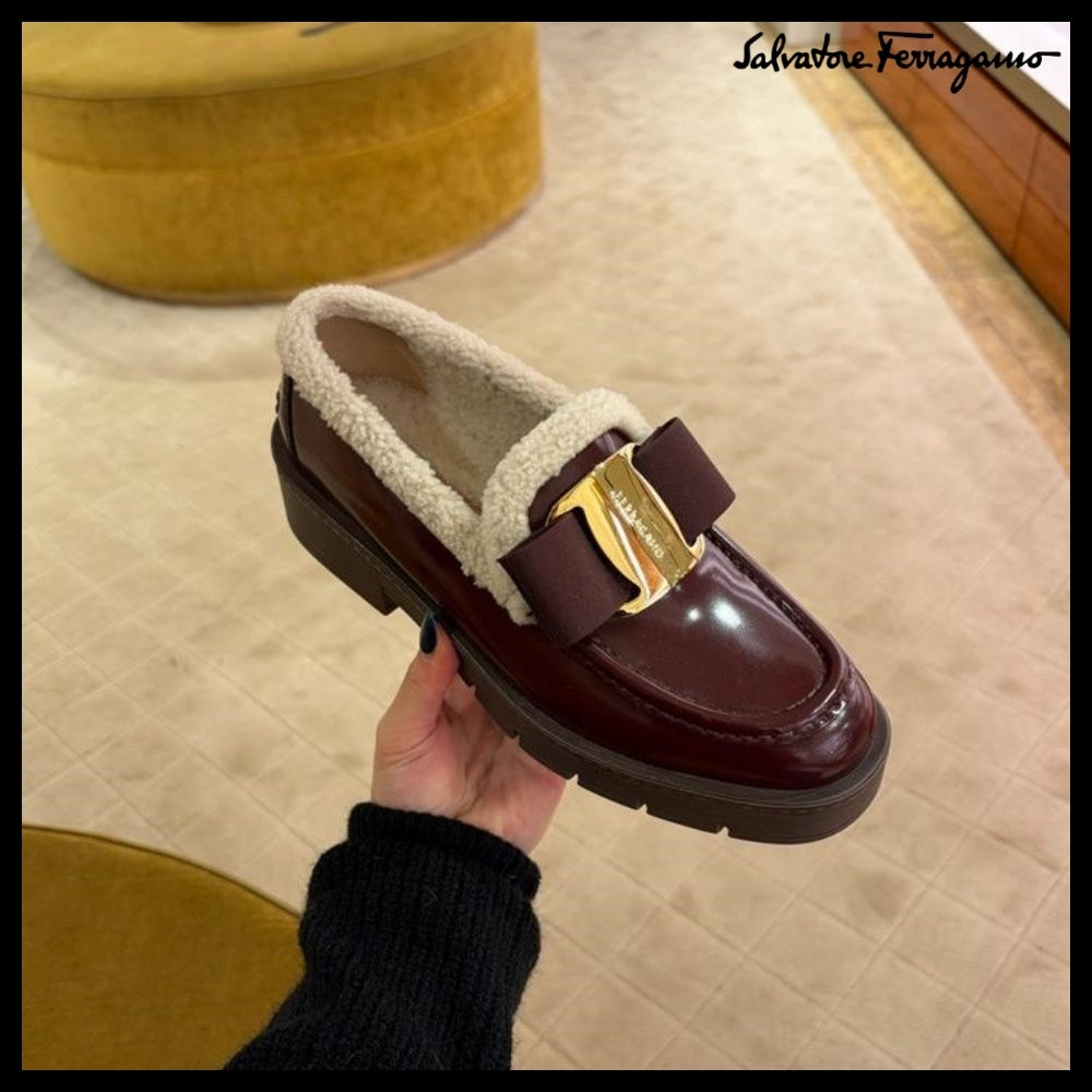 【FERRAGAMO】MIRTY FUR VARA BOW SHEARLING LOAFERS BURGUNDY