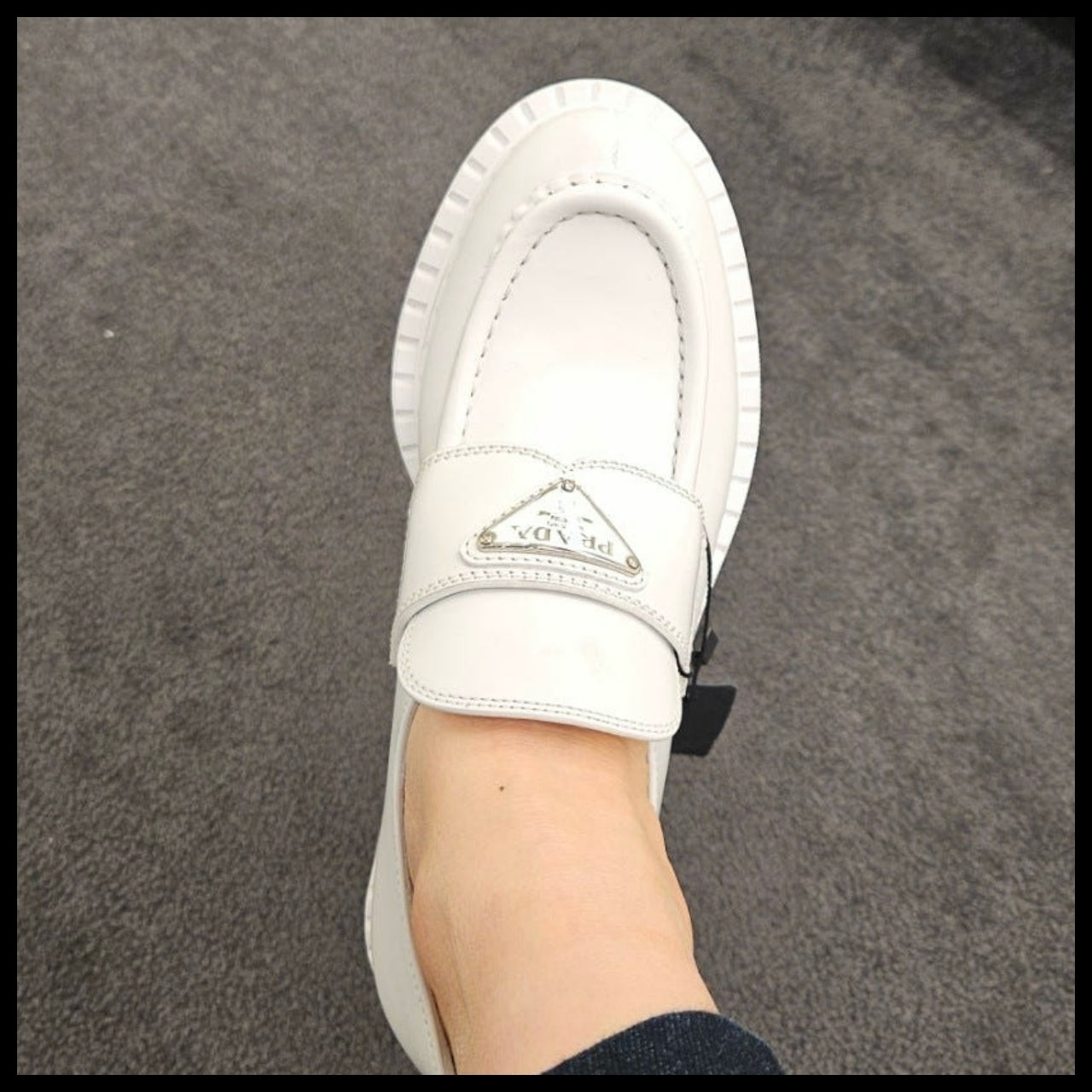 【PRADA】Women’s triangle-logo chocolate brushed leather