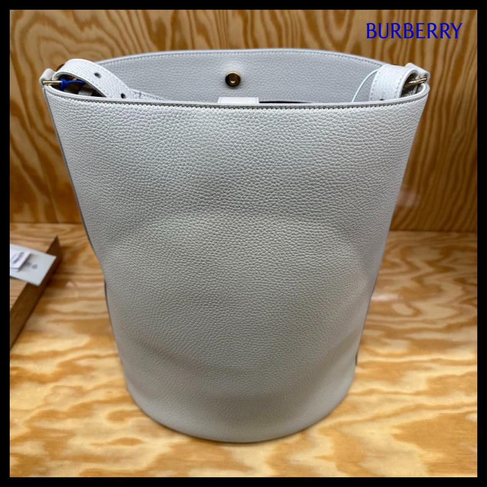 【Burberry】Grain Leather Medium Bucket Bag 2 Colors