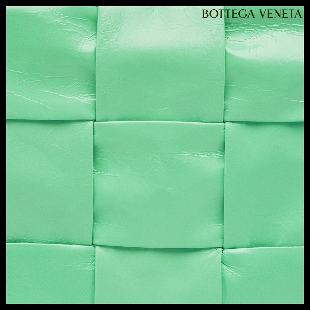 【BOTTEGA VENETA】Leather Cassette Bag Fountain