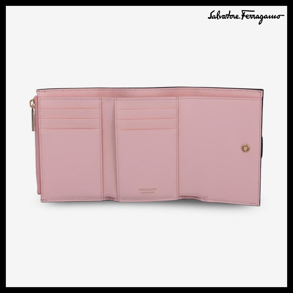 【FERRAGAMO】Hug Compact Two Tone Wallet Black Nyland Pink