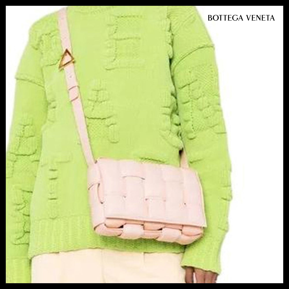 【BOTTEGA VENETA】Padded Leather Cassette Bag Melon Washed