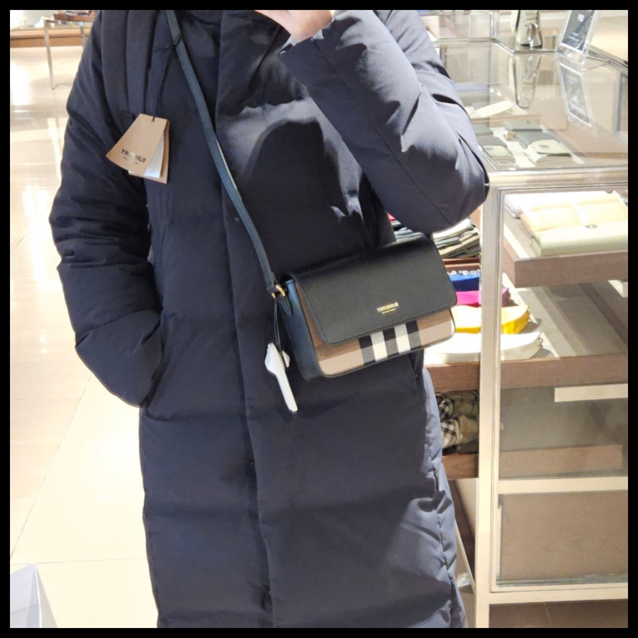 【Burberry】New Hampshire Leather Crossbody Bag Black