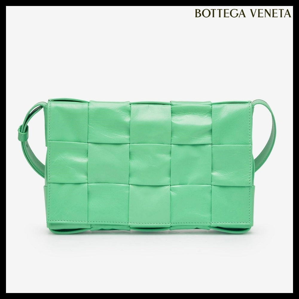 【BOTTEGA VENETA】Leather Cassette Bag Fountain