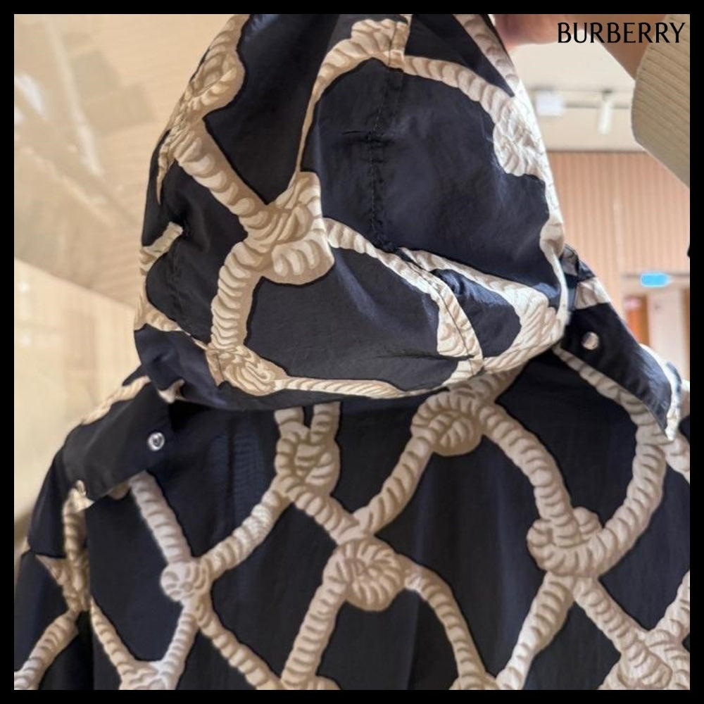 【Burberry】Knot Print Nylon Hooded Jacket Magnet