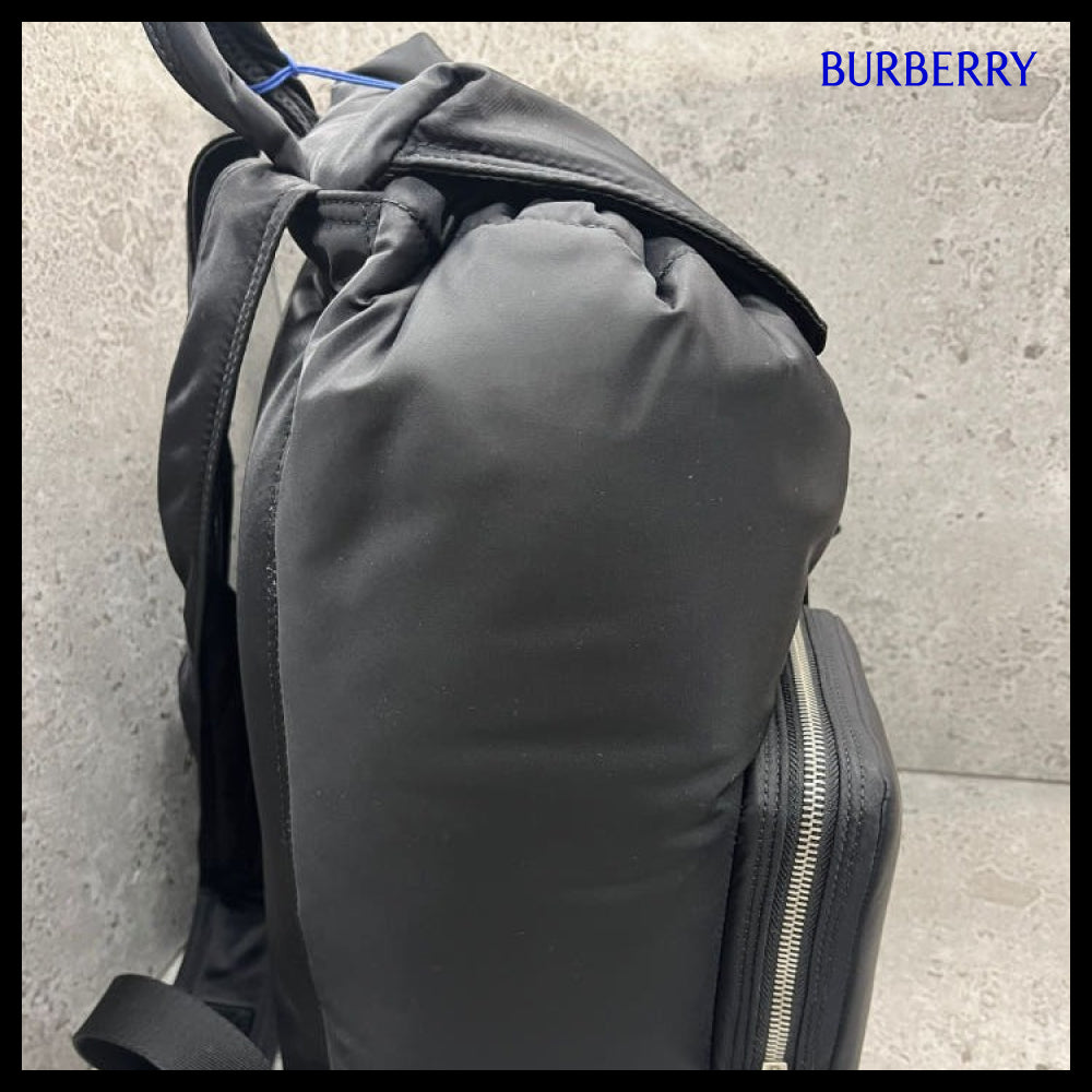 【Burberry】Lettering Logo Pocket Nylon Medium Rucksack
