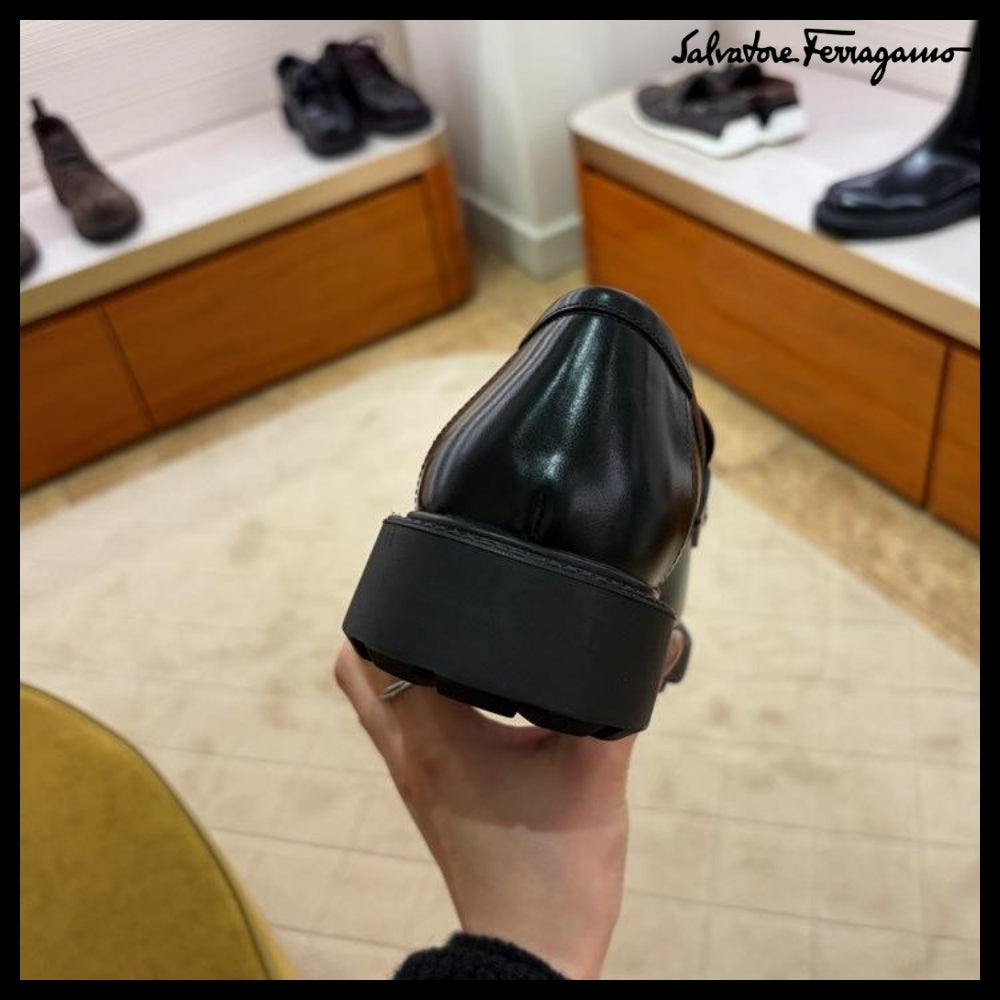 【FERRAGAMO】GLOBO DOUBLE GANCINI LEATHER LOAFERS NAVY